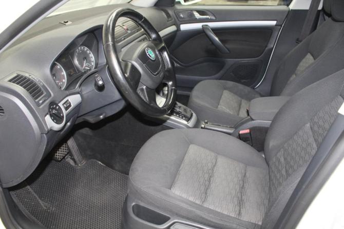 Skoda Octavia II (A5) Рестайлинг с пробегом 2013 года, цена 819 000 рублей, 208439 км, лифтбек, Автокод Объявления