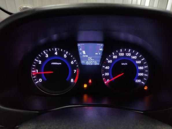 Hyundai Solaris I с пробегом 2012 года, цена 670 000 рублей, 180000 км, хэтчбек, Автокод Объявления
