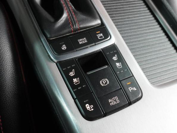 Kia Optima IV Рестайлинг с пробегом 2018 года, цена 1 799 000 рублей, 242053 км, седан, Автокод Объявления
