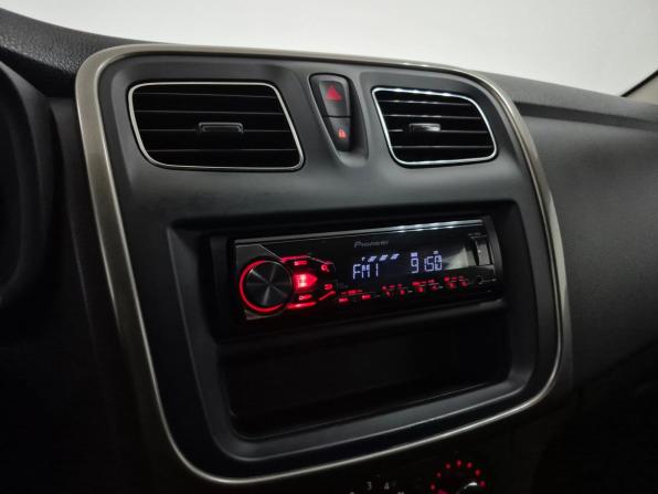 Renault Logan II с пробегом 2015 года, цена 715 000 рублей, 133191 км, седан, Автокод Объявления