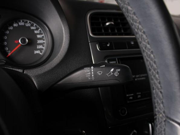 Volkswagen Polo V Рестайлинг с пробегом 2018 года, цена 1 400 000 рублей, 69555 км, седан, Автокод Объявления