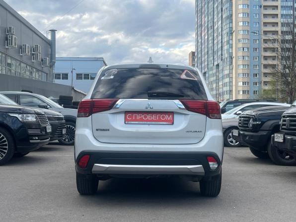 Mitsubishi Outlander III Рестайлинг 2 с пробегом 2017 года, цена 1 689 000 рублей, 200000 км, внедорожник, Автокод Объявления