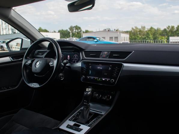 Skoda Superb III Рестайлинг с пробегом 2021 года, цена 2 698 000 рублей, 106000 км, лифтбек, Автокод Объявления