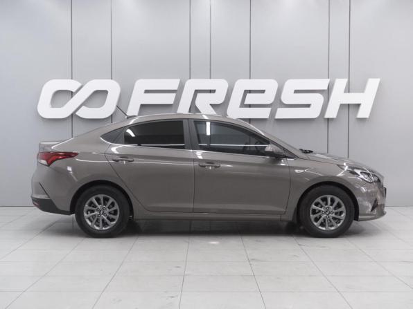 Hyundai Solaris II Рестайлинг с пробегом 2022 года, цена 1 599 000 рублей, 131818 км, седан, Автокод Объявления