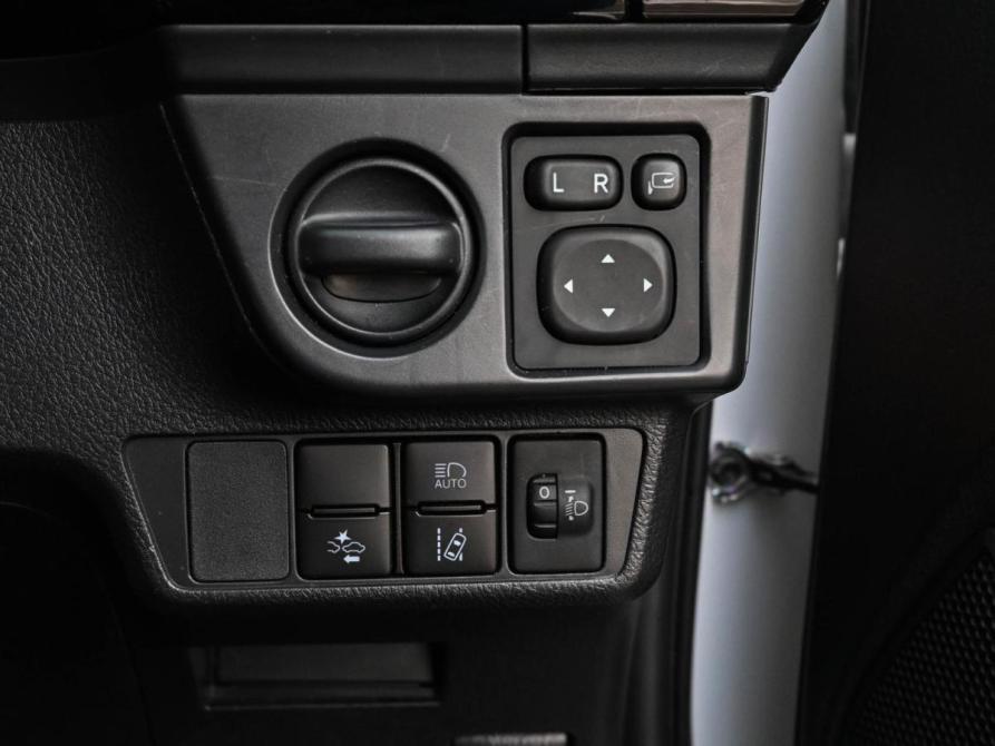 Toyota Corolla XI (E160 E170) Рестайлинг 2 Новороссийск  - изображение 17