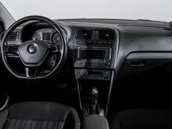 Volkswagen Polo V Рестайлинг с пробегом 2017 года, цена 1 249 000 рублей, 132940 км, седан, Автокод Объявления