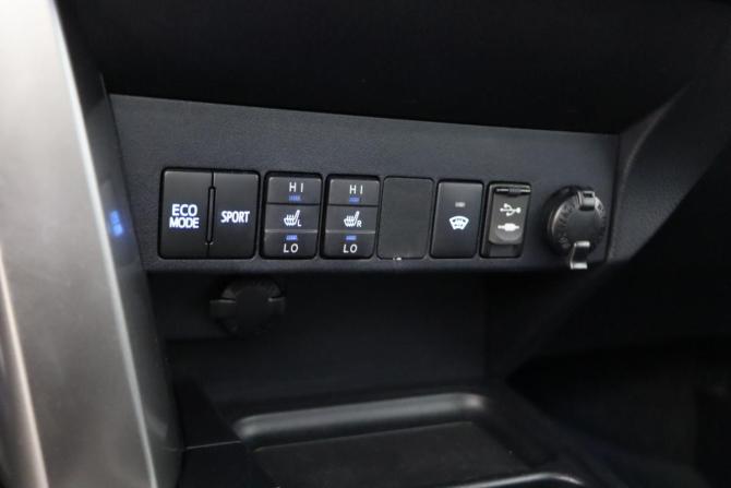 Toyota RAV4 IV (XA40) Рестайлинг с пробегом 2017 года, цена 2 569 990 рублей, 104302 км, внедорожник, Автокод Объявления