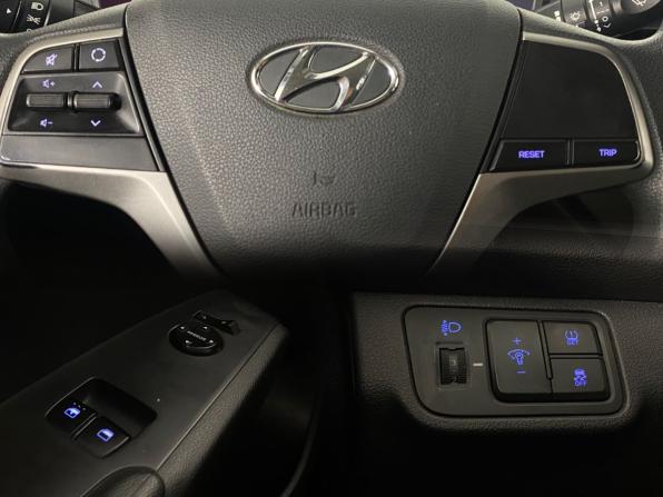 Hyundai Solaris II с пробегом 2017 года, цена 990 000 рублей, 136368 км, седан, Автокод Объявления
