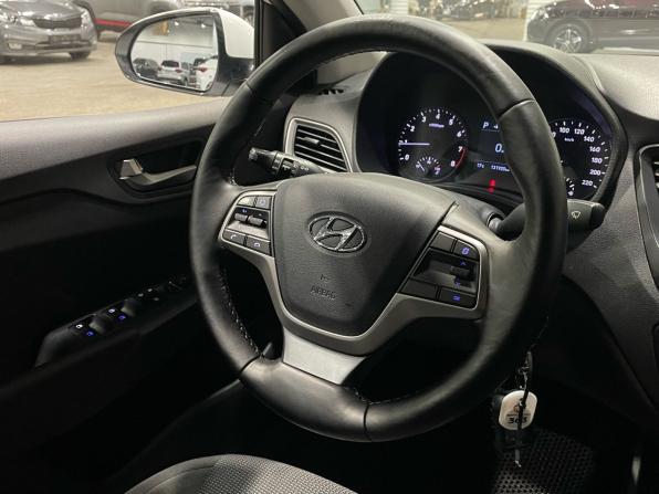 Hyundai Solaris II с пробегом 2018 года, цена 1 320 000 рублей, 131902 км, седан, Автокод Объявления