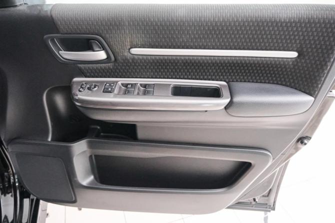 Honda Stepwgn V Рестайлинг с пробегом 2019 года, цена 2 299 000 рублей, 93000 км, минивэн, Автокод Объявления