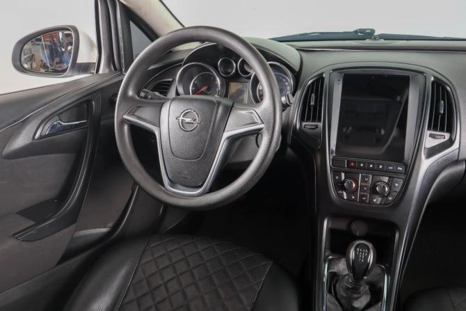 Opel Astra J Рестайлинг с пробегом 2013 года, цена 629 000 рублей, 279828 км, хэтчбек, Автокод Объявления