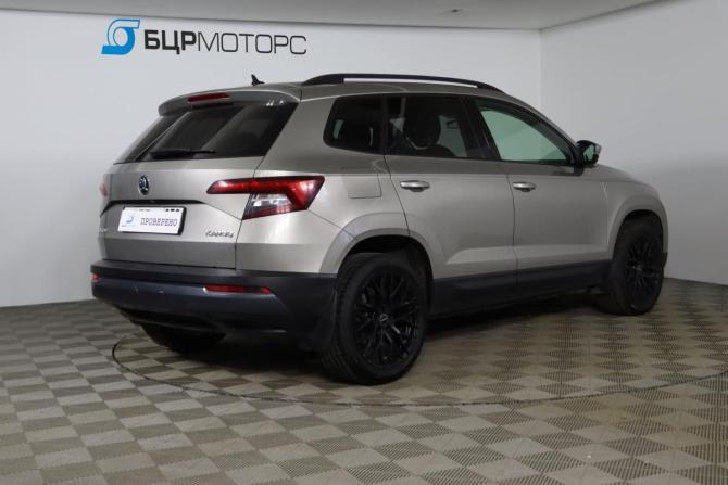 Skoda Karoq I с пробегом 2018 года, цена 1 599 990 рублей, 204884 км, внедорожник, Автокод Объявления