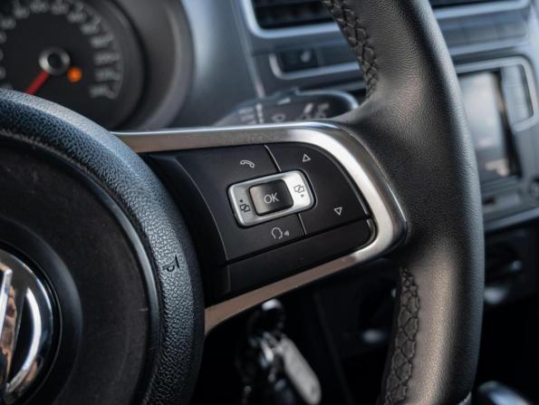 Volkswagen Polo V Рестайлинг с пробегом 2018 года, цена 1 300 000 рублей, 166781 км, седан, Автокод Объявления