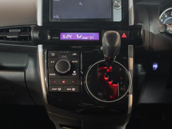 Toyota Wish II с пробегом 2011 года, цена 1 465 000 рублей, 93293 км, минивэн, Автокод Объявления
