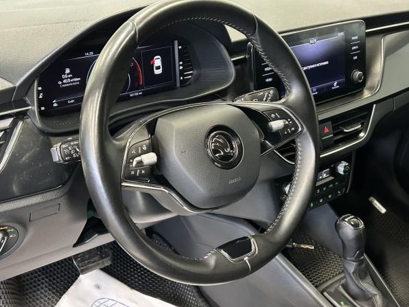 Skoda Rapid II с пробегом 2021 года, цена 910 000 рублей, 101102 км, лифтбек, Автокод Объявления