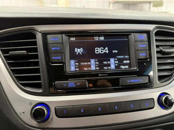 Hyundai Solaris II с пробегом 2018 года, цена 876 530 рублей, 308194 км, седан, Автокод Объявления