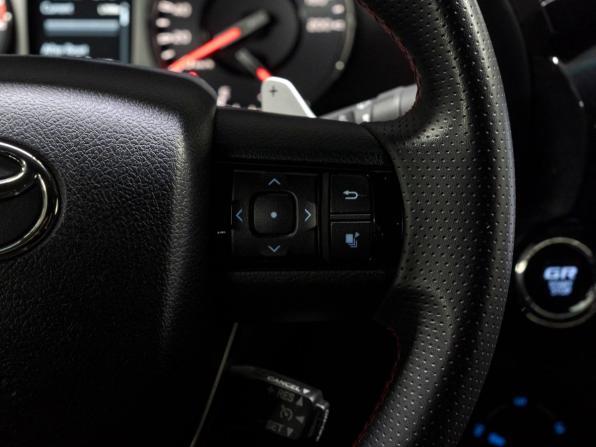 Toyota Hilux VIII Рестайлинг 2 с пробегом 2022 года, цена 6 849 000 рублей, 8613 км, пикап, Автокод Объявления