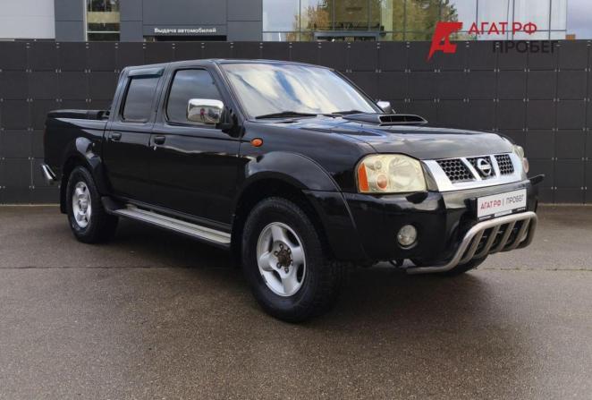 Nissan NP300 с пробегом 2012 года, цена 1 099 000 рублей, 162000 км, offers.body_type.unknown, Автокод Объявления