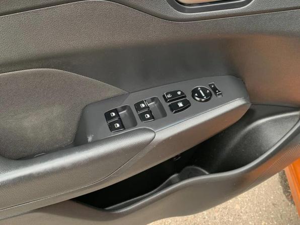 Hyundai Solaris II с пробегом 2017 года, цена 1 084 000 рублей, 166515 км, седан, Автокод Объявления