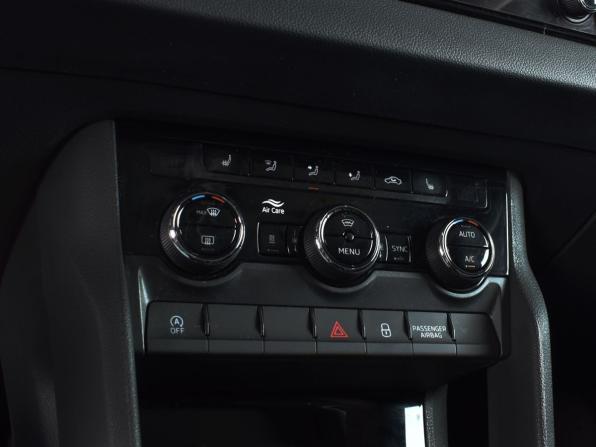 Skoda Karoq I с пробегом 2021 года, цена 2 199 999 рублей, 68632 км, внедорожник, Автокод Объявления