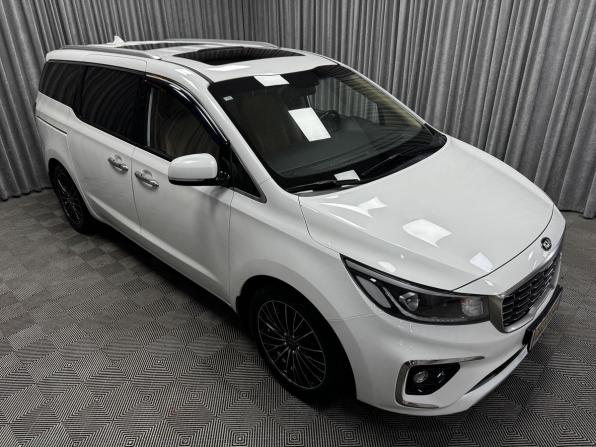 Kia Carnival III с пробегом 2018 года, цена 2 610 000 рублей, 132621 км, минивэн, Автокод Объявления