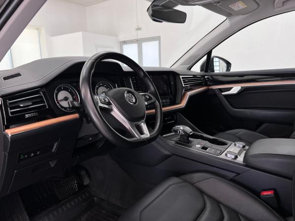 Volkswagen Touareg III с пробегом 2018 года, цена 3 565 000 рублей, 216880 км, внедорожник, Автокод Объявления