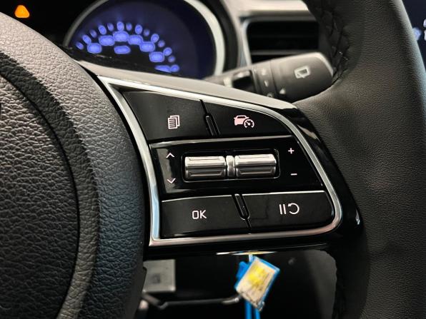 Kia Ceed III Рестайлинг с пробегом 2023 года, цена 1 990 000 рублей, 68026 км, хэтчбек, Автокод Объявления