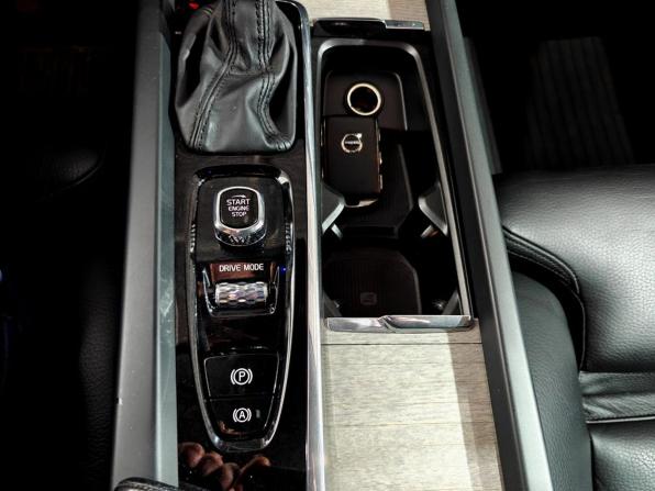 Volvo XC60 II с пробегом 2019 года, цена 3 420 000 рублей, 108800 км, внедорожник, Автокод Объявления
