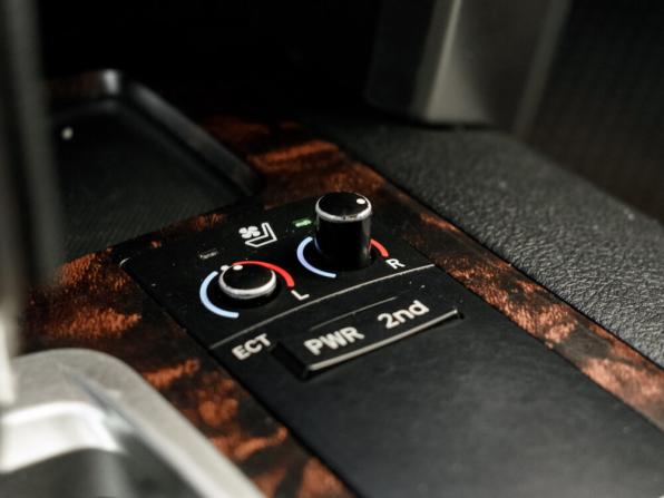 Toyota Land Cruiser 200 Series Рестайлинг 1 с пробегом 2012 года, цена 3 490 000 рублей, 196928 км, внедорожник, Автокод Объявления