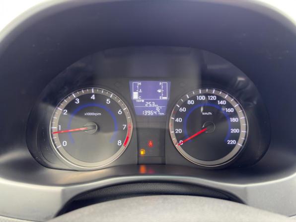 Hyundai Solaris I Рестайлинг с пробегом 2015 года, цена 865 000 рублей, 139638 км, хэтчбек, Автокод Объявления
