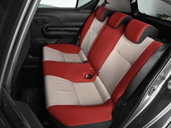 Toyota Aqua I Рестайлинг с пробегом 2015 года, цена 1 010 000 рублей, 150552 км, хэтчбек, Автокод Объявления