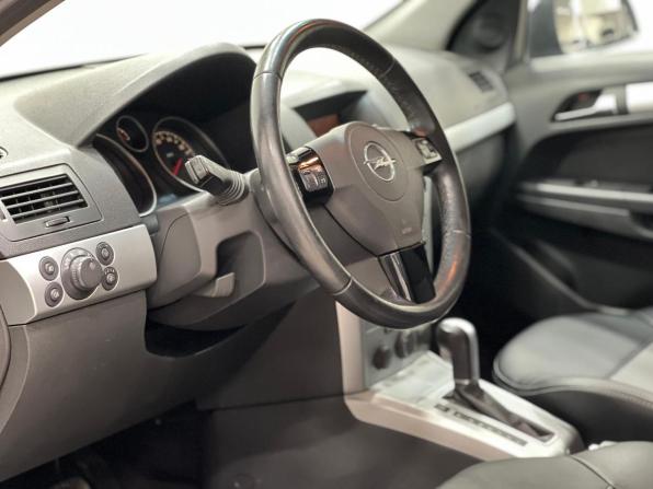 Opel Astra H Рестайлинг с пробегом 2010 года, цена 650 000 рублей, 180000 км, хэтчбек, Автокод Объявления