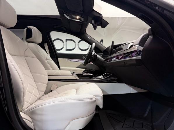 BMW 7 серии VII (G70) с пробегом 2023 года, цена 15 300 000 рублей, 11587 км, седан, Автокод Объявления