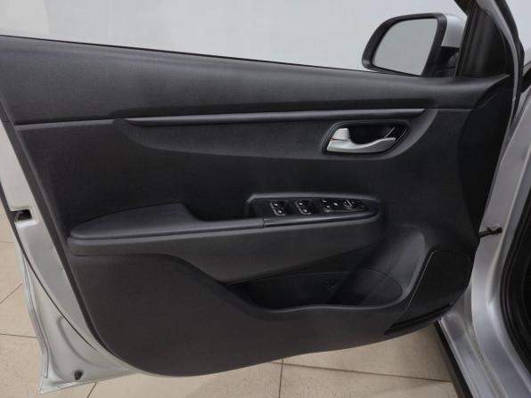 Kia Rio IV Рестайлинг с пробегом 2021 года, цена 1 680 000 рублей, 61653 км, хэтчбек, Автокод Объявления