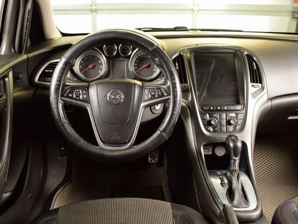 Opel Astra J Рестайлинг с пробегом 2013 года, цена 579 999 рублей, 227693 км, седан, Автокод Объявления