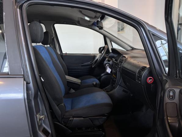 Opel Zafira A Рестайлинг с пробегом 2004 года, цена 238 000 рублей, 575960 км, компактвэн, Автокод Объявления