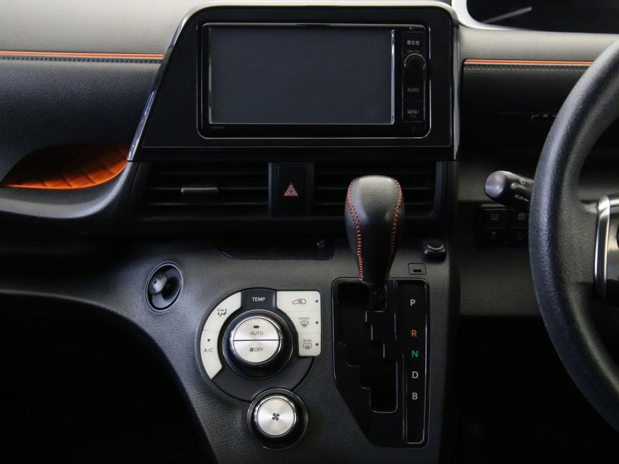 Toyota Sienta II Санкт-Петербург  - изображение 16
