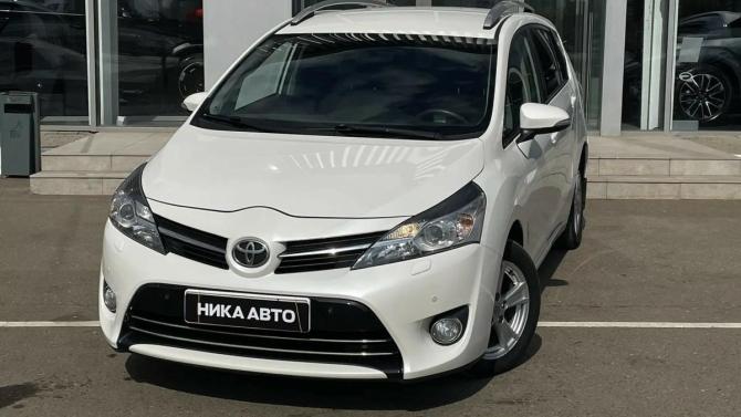 Toyota Verso I Рестайлинг с пробегом 2013 года, цена 1 450 000 рублей, 131147 км, компактвэн, Автокод Объявления