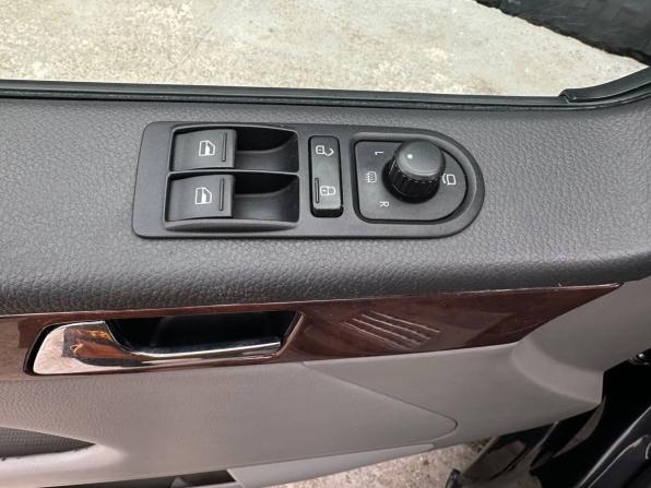 Volkswagen Multivan T5 Рестайлинг с пробегом 2011 года, цена 1 999 000 рублей, 293500 км, минивэн, Автокод Объявления
