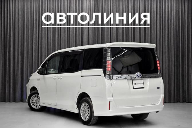 Toyota Voxy III (R80) с пробегом 2014 года, цена 1 545 000 рублей, 190000 км, минивэн, Автокод Объявления