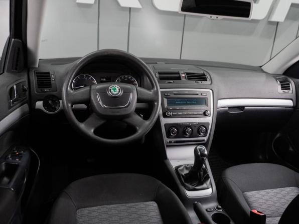 Skoda Octavia II (A5) Рестайлинг с пробегом 2013 года, цена 989 000 рублей, 110278 км, лифтбек, Автокод Объявления
