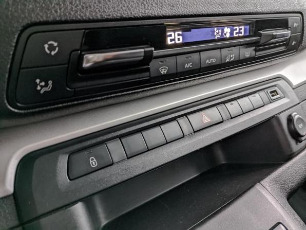 Peugeot Traveller I с пробегом 2022 года, цена 3 815 000 рублей, 69662 км, минивэн, Автокод Объявления