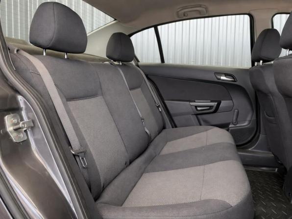 Opel Astra H Рестайлинг с пробегом 2012 года, цена 720 000 рублей, 87009 км, седан, Автокод Объявления