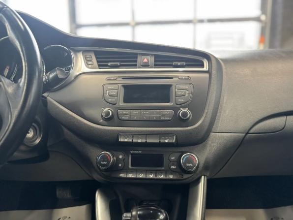 Kia Ceed II Рестайлинг с пробегом 2015 года, цена 1 120 000 рублей, 117774 км, хэтчбек, Автокод Объявления