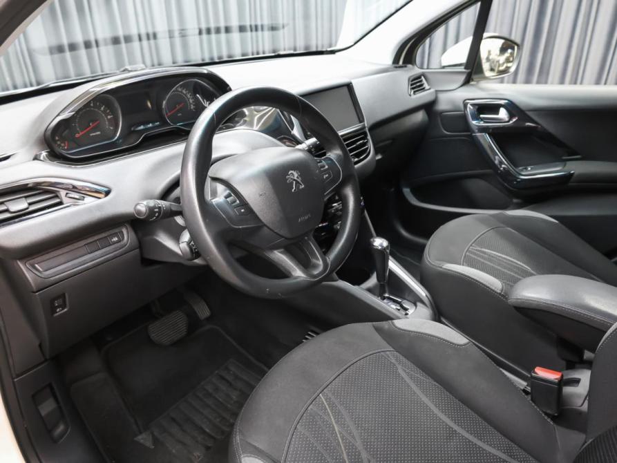 Peugeot 208 I Москва  - изображение 16