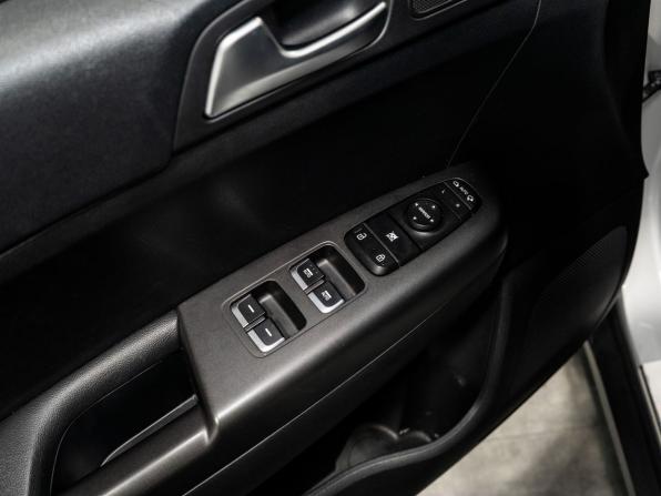 Kia Sportage IV Рестайлинг с пробегом 2019 года, цена 1 950 000 рублей, 45684 км, внедорожник, Автокод Объявления