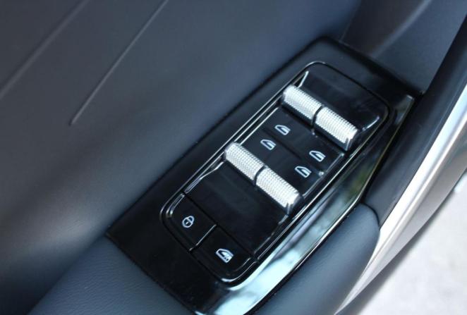 Geely Atlas II с пробегом 2025 года, цена 3 550 000 рублей, 2598 км, внедорожник, Автокод Объявления