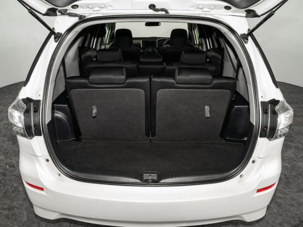Toyota Wish II Рестайлинг с пробегом 2013 года, цена 1 300 000 рублей, 144603 км, минивэн, Автокод Объявления