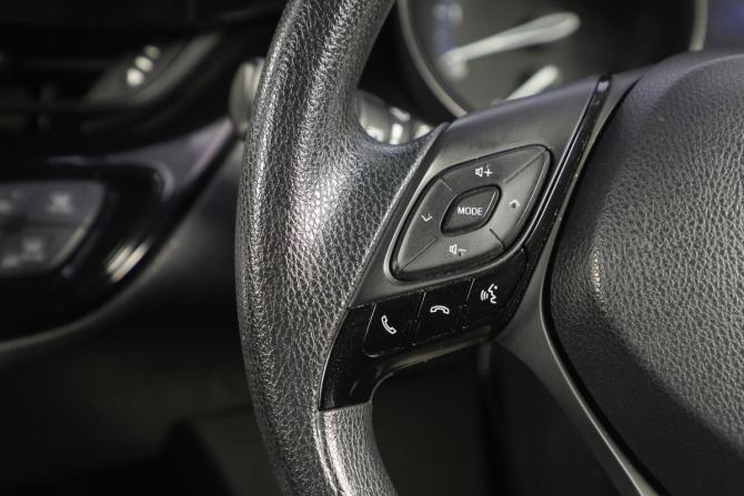 Toyota C-HR I Рестайлинг с пробегом 2019 года, цена 1 949 000 рублей, 114001 км, внедорожник, Автокод Объявления