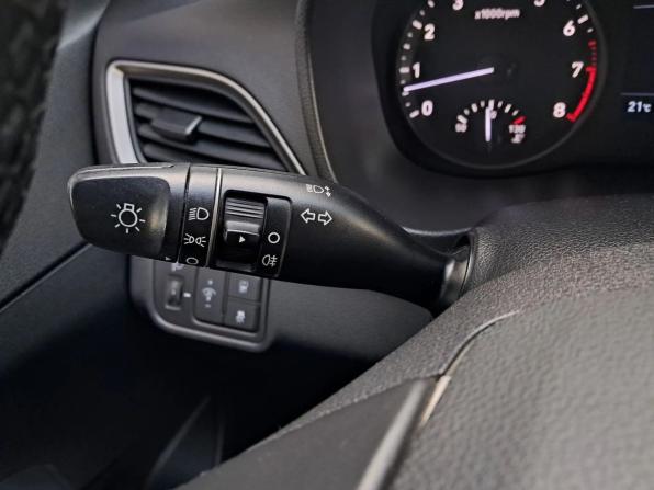 Hyundai Solaris II с пробегом 2017 года, цена 953 000 рублей, 170341 км, седан, Автокод Объявления